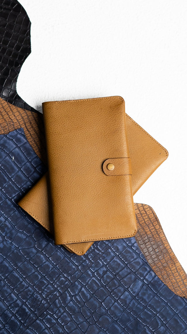 Aurora Wallet – Peanut Brown Naturally Milled Leather - Ceylon Leather Crafts