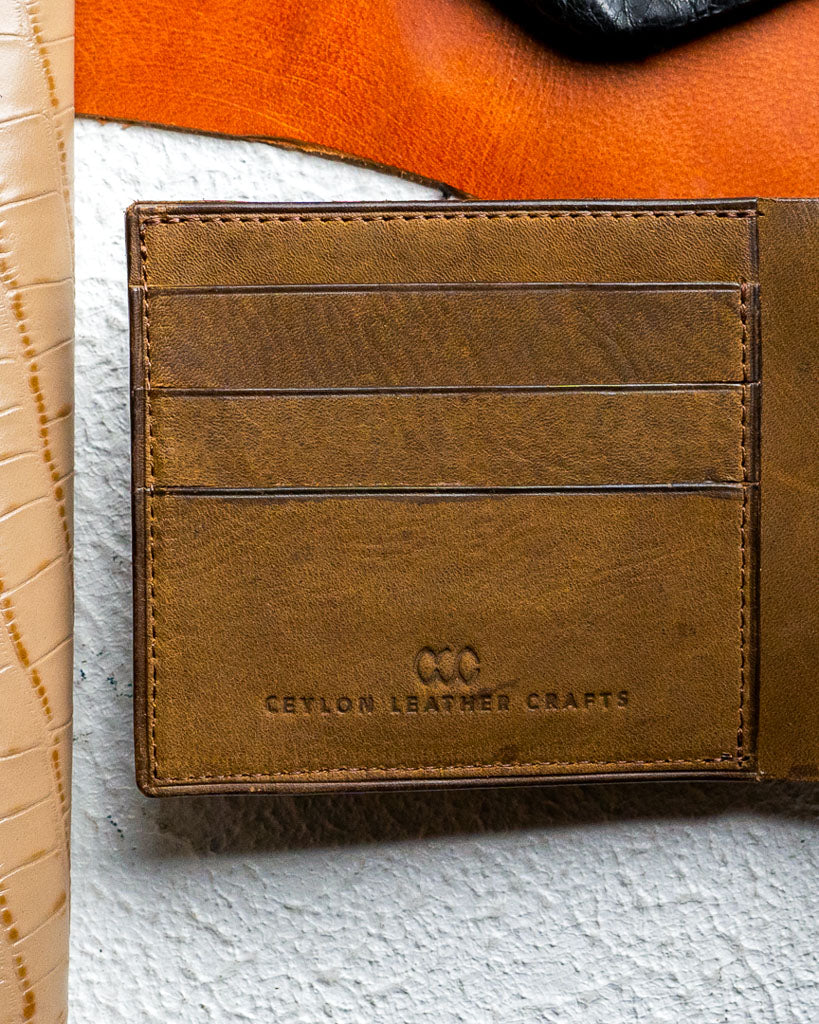 Adam Wallet – Dust Brown Saffiano Oil pull-up Edition