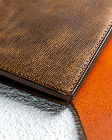 Adam Wallet – Dust Brown Saffiano Oil pull-up Edition