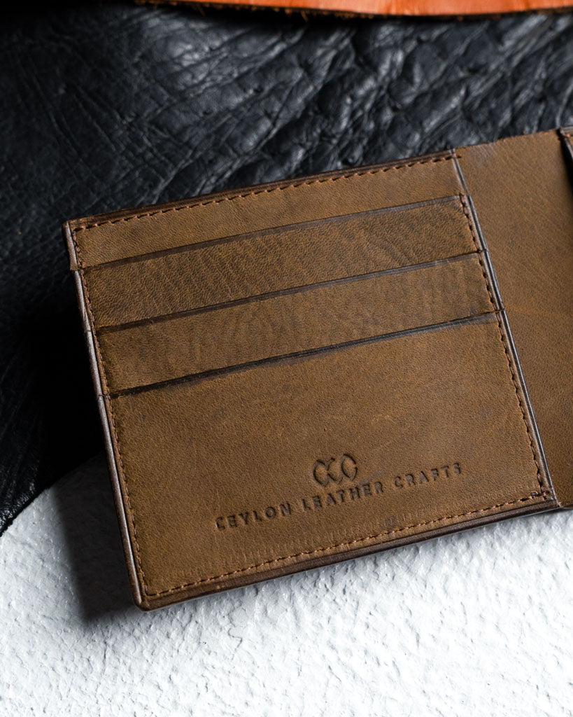 Adam Wallet – Dust Brown Saffiano Oil pull-up Edition