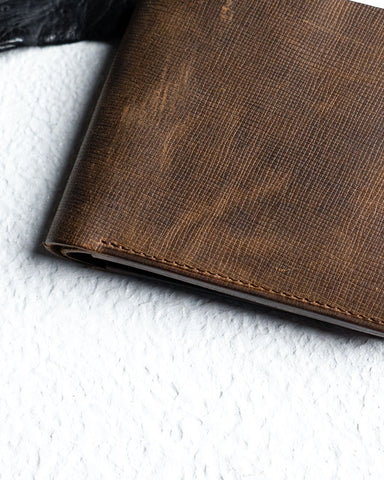 Adam Wallet – Dust Brown Saffiano Oil pull-up Edition