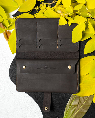 Aurora Wallet – Black Oil Pullup