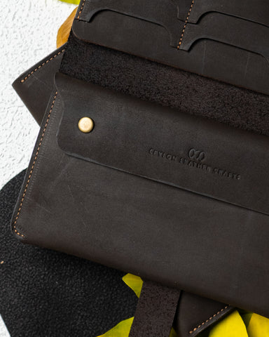 Aurora Wallet – Black Oil Pullup