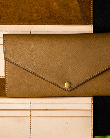 EZRA Wallet – Peanut Brown Milled Leather & Crust Interior
