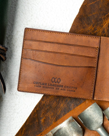 LEO Wallet – Light Brown Oil Pull-Up Leather