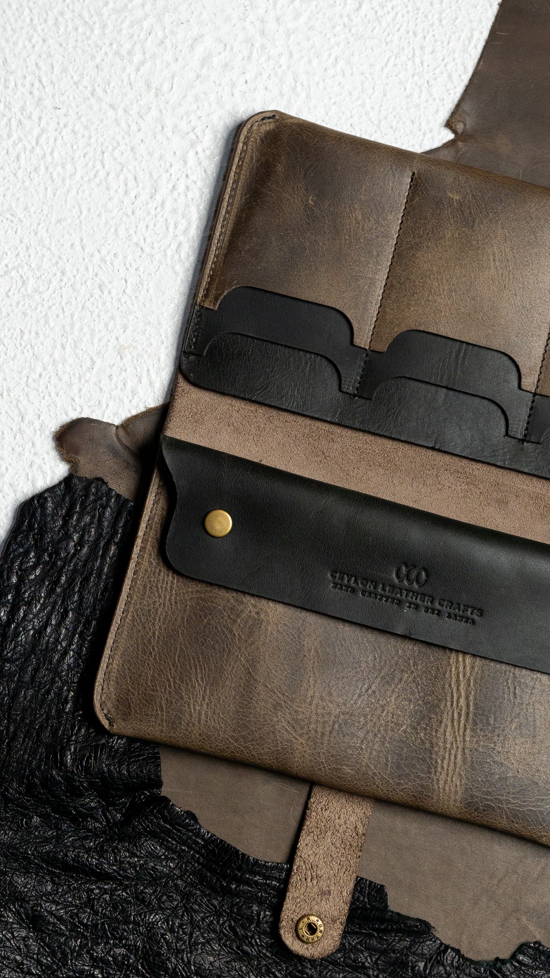 Aurora – Grey and Dark Green Oil Pull-Up Leather - Ceylon Leather Crafts