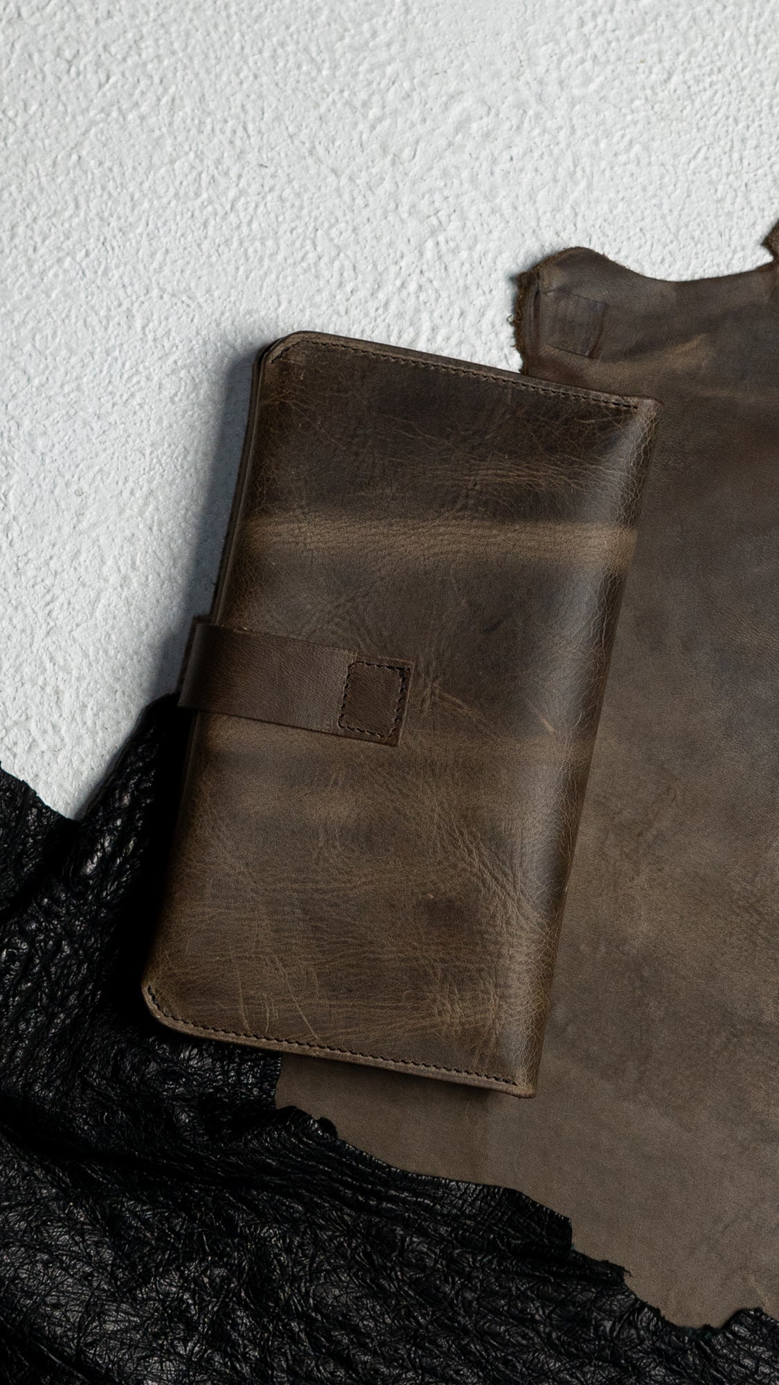 Aurora – Grey and Dark Green Oil Pull-Up Leather - Ceylon Leather Crafts
