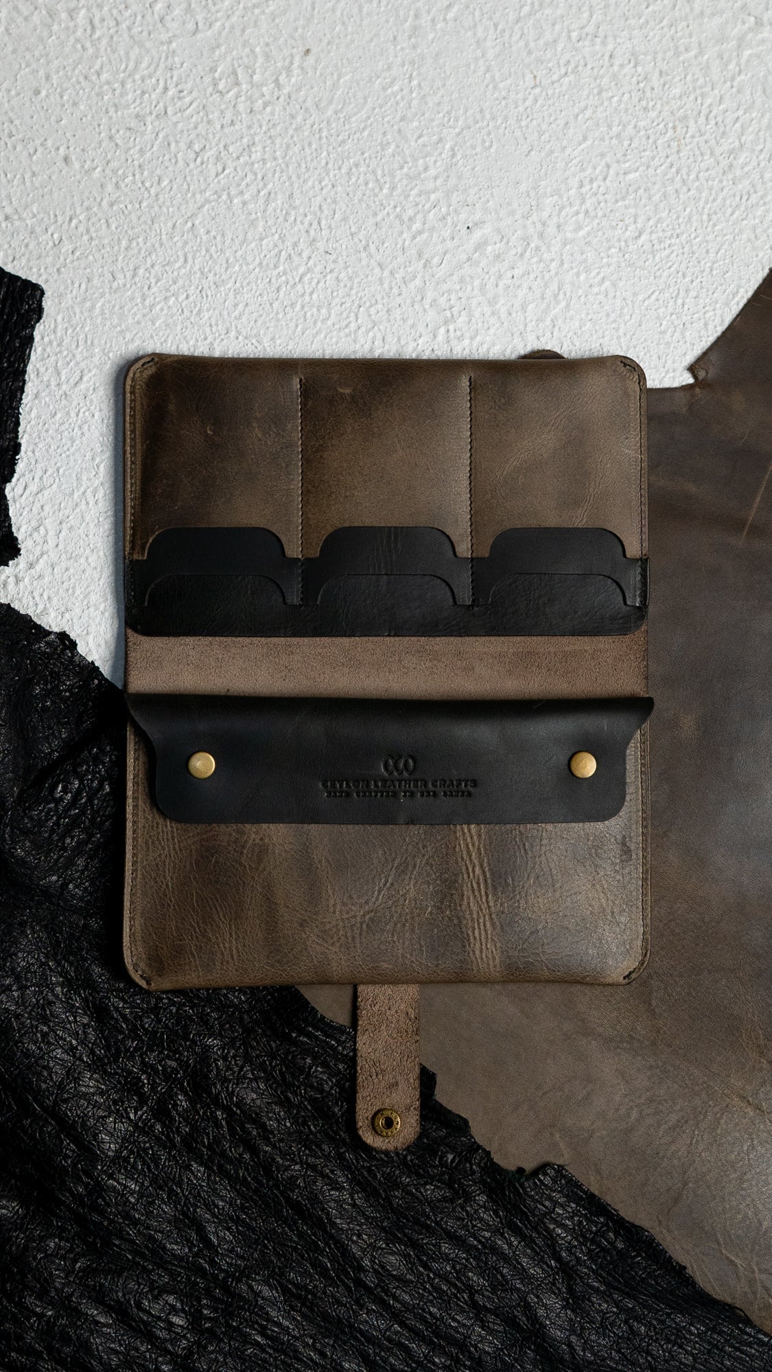 Aurora – Grey and Dark Green Oil Pull-Up Leather - Ceylon Leather Crafts