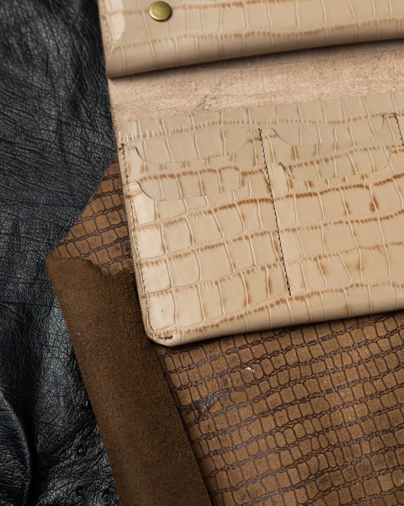 Aurora Wallet – Badge Cow CG Alligator Belly Embossed Leather - Ceylon Leather Crafts