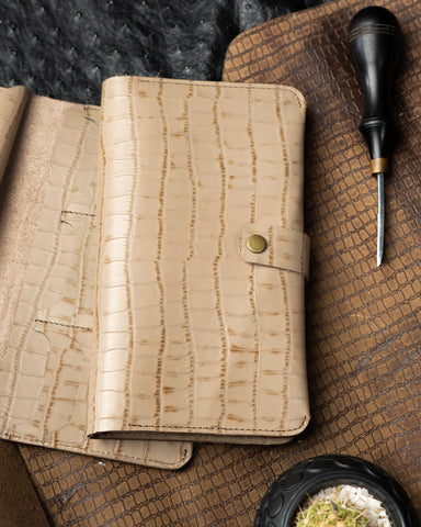 Aurora Wallet – Badge Cow CG Alligator Belly Embossed Leather - Ceylon Leather Crafts