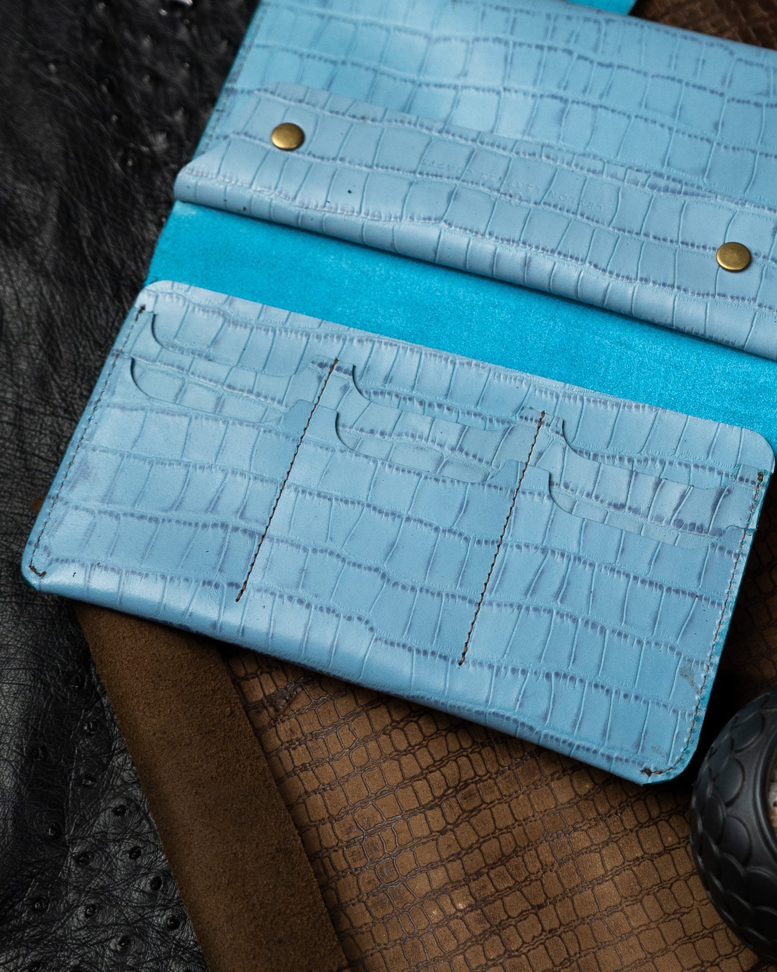 Aurora Wallet – Blue Cow CG Alligator Belly Embossed Leather - Ceylon Leather Crafts