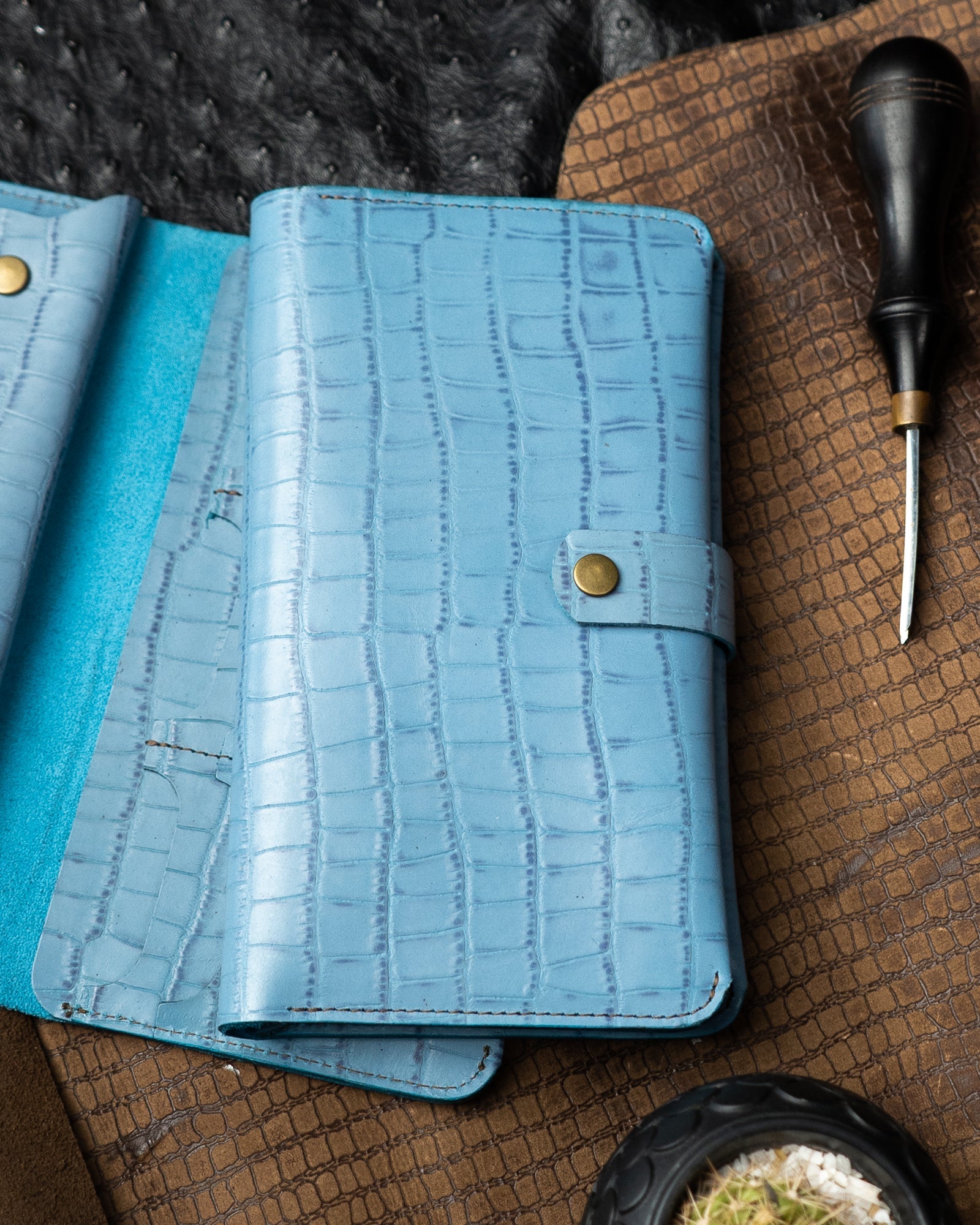 Aurora Wallet – Blue Cow CG Alligator Belly Embossed Leather - Ceylon Leather Crafts