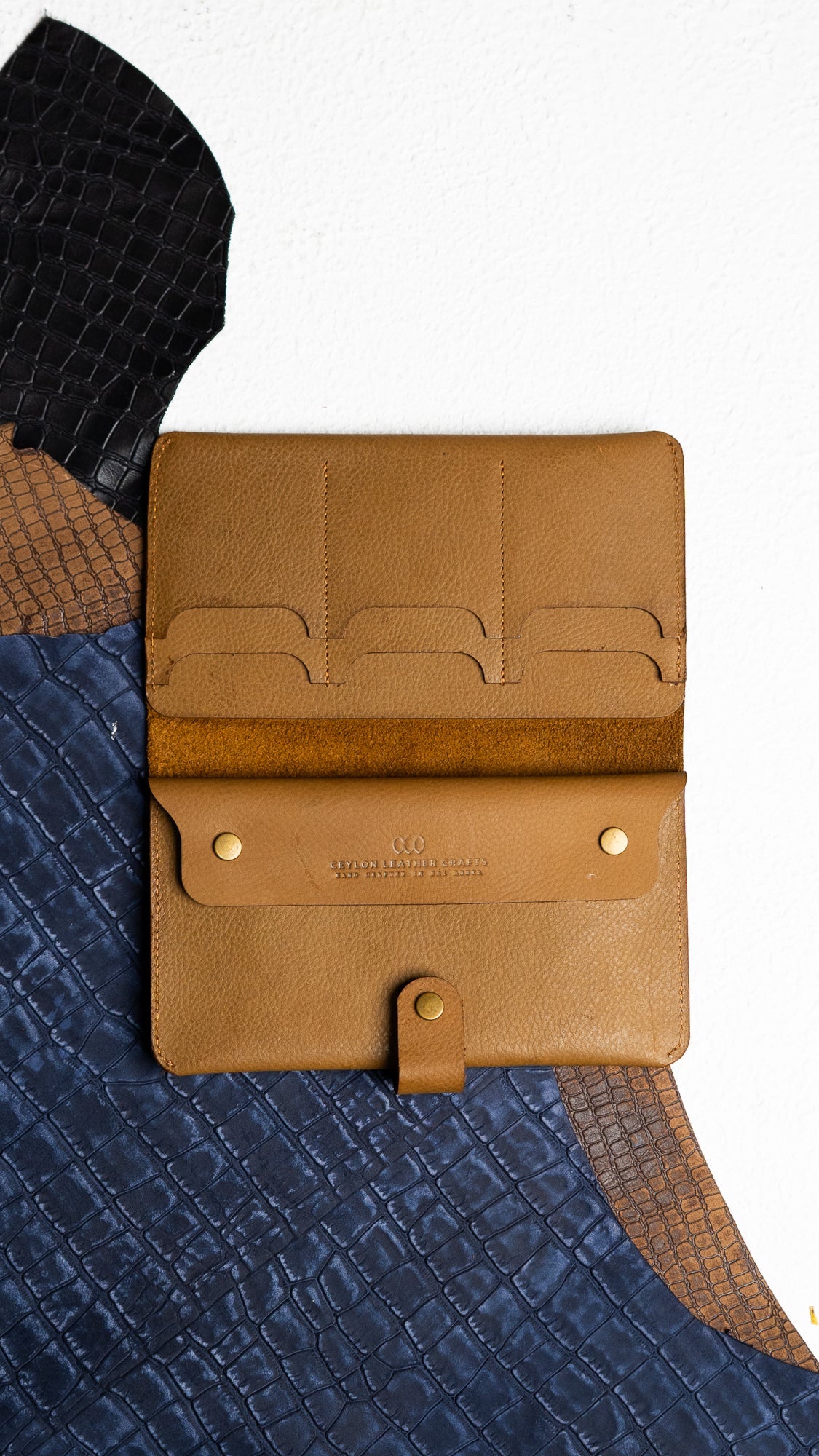 Aurora Wallet – Peanut Brown Naturally Milled Leather - Ceylon Leather Crafts
