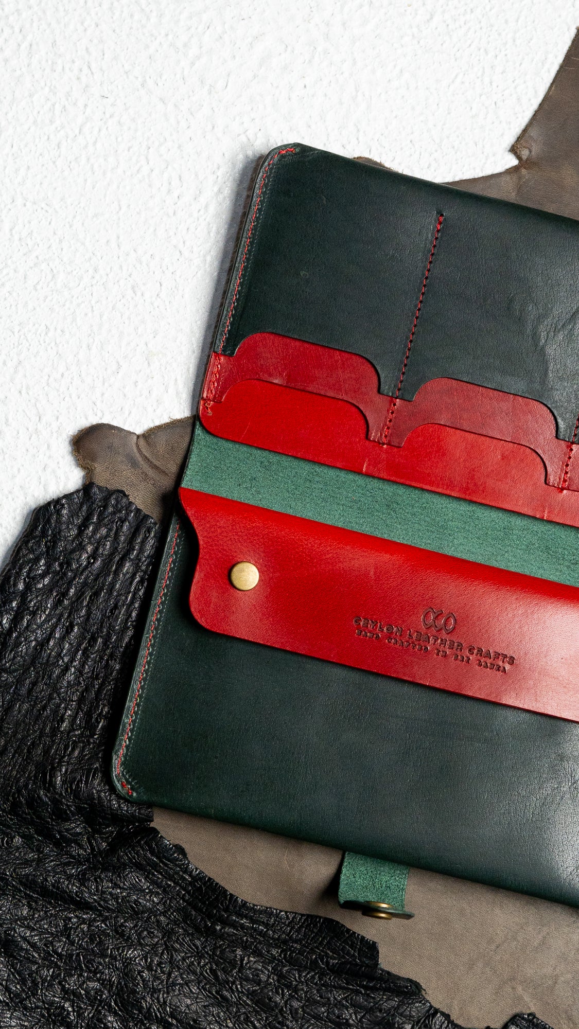 Aurora – Woody Green and Red - Ceylon Leather Crafts
