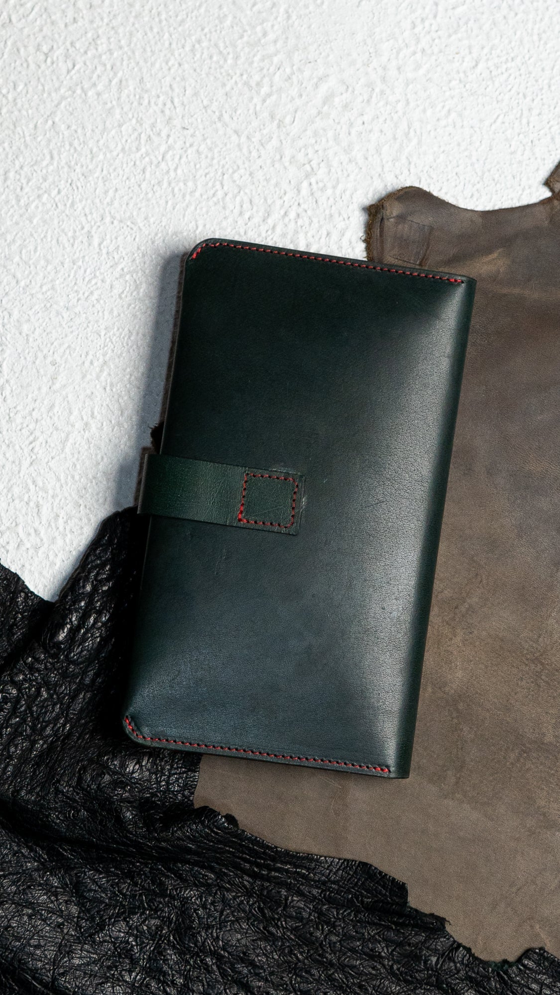 Aurora – Woody Green and Red - Ceylon Leather Crafts