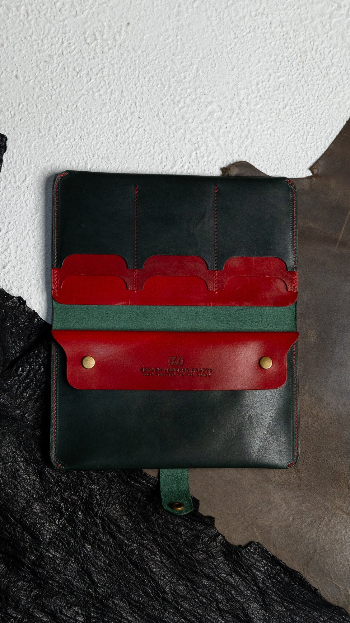 Aurora – Woody Green and Red - Ceylon Leather Crafts