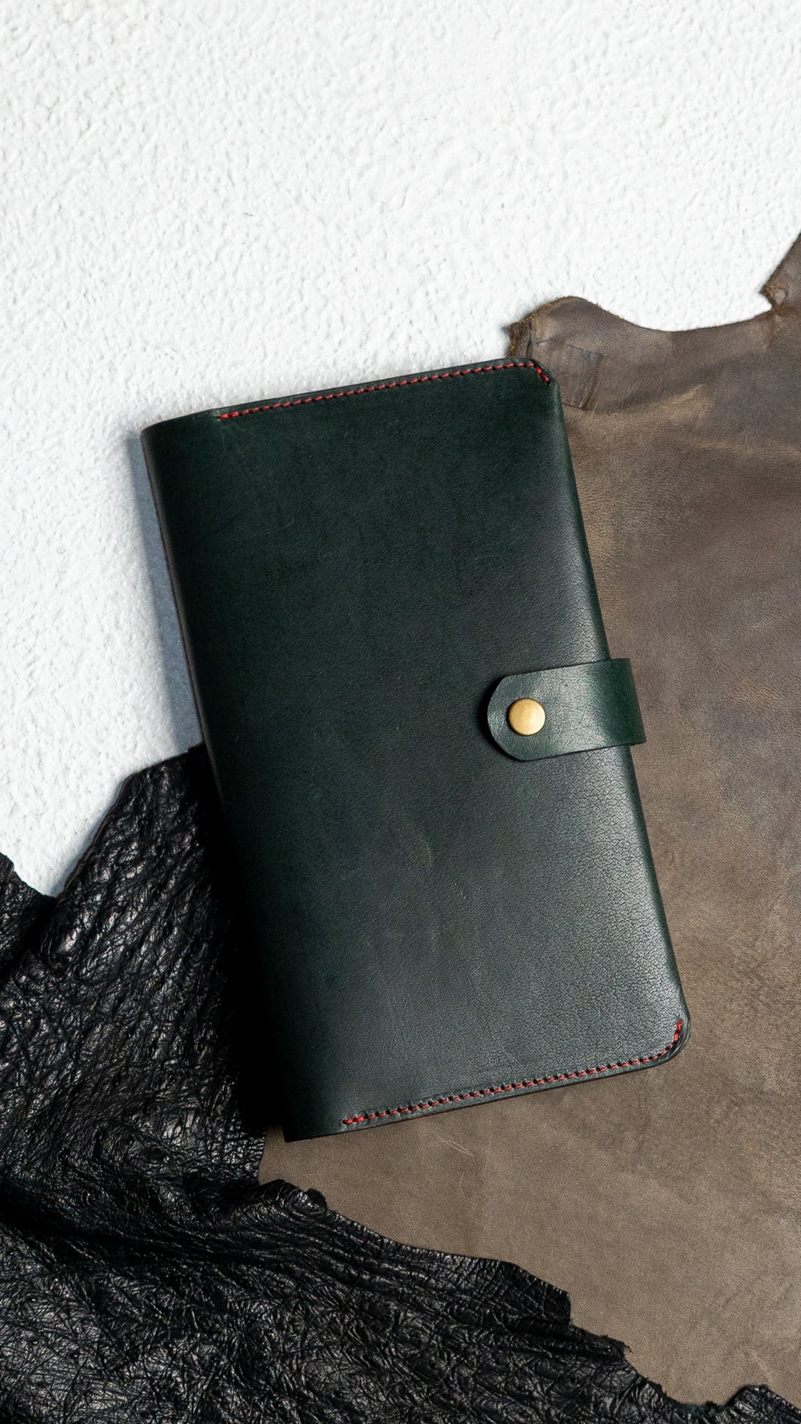 Aurora – Woody Green and Red - Ceylon Leather Crafts