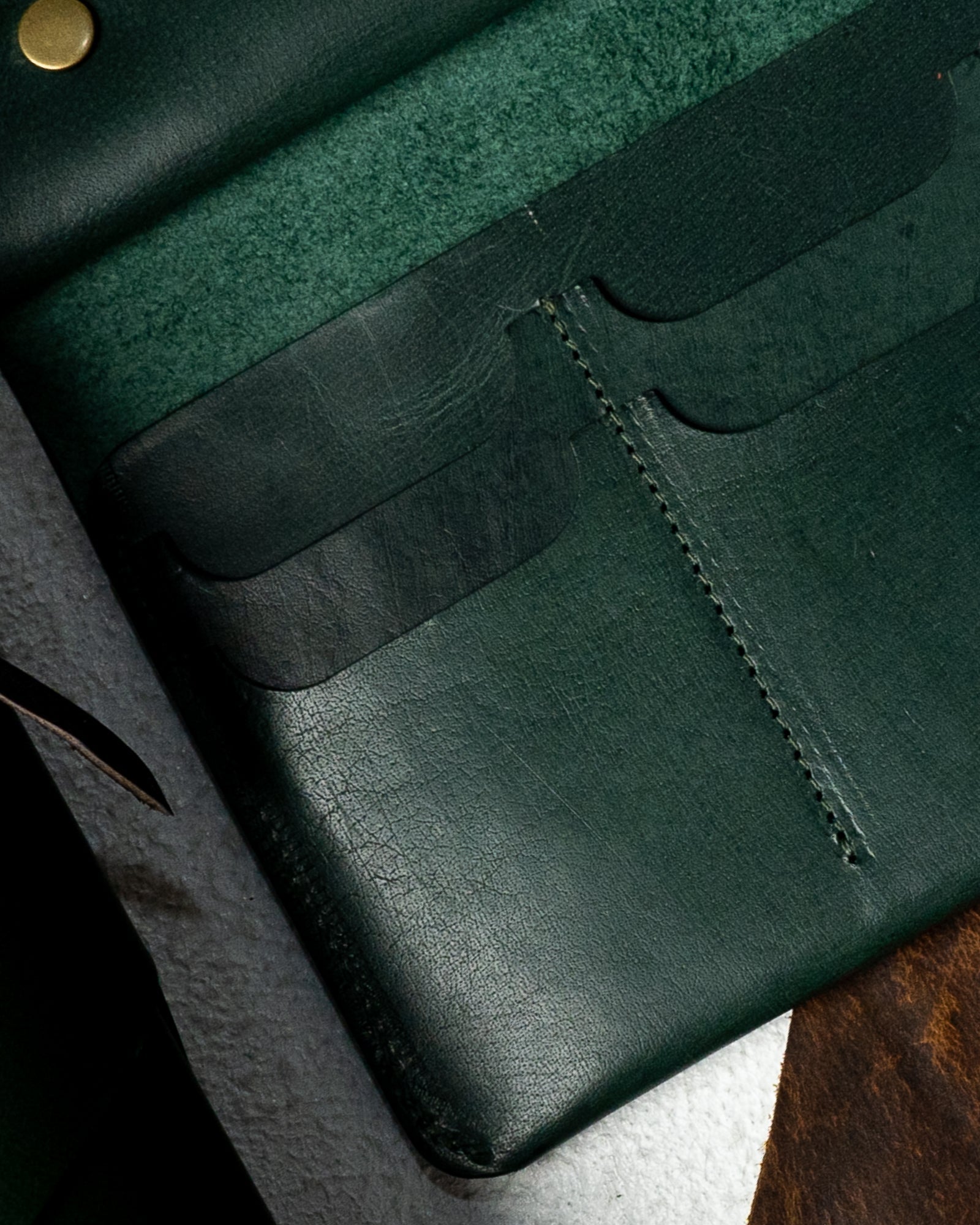 Aurora – Woody Green Leather Edition - Ceylon Leather Crafts