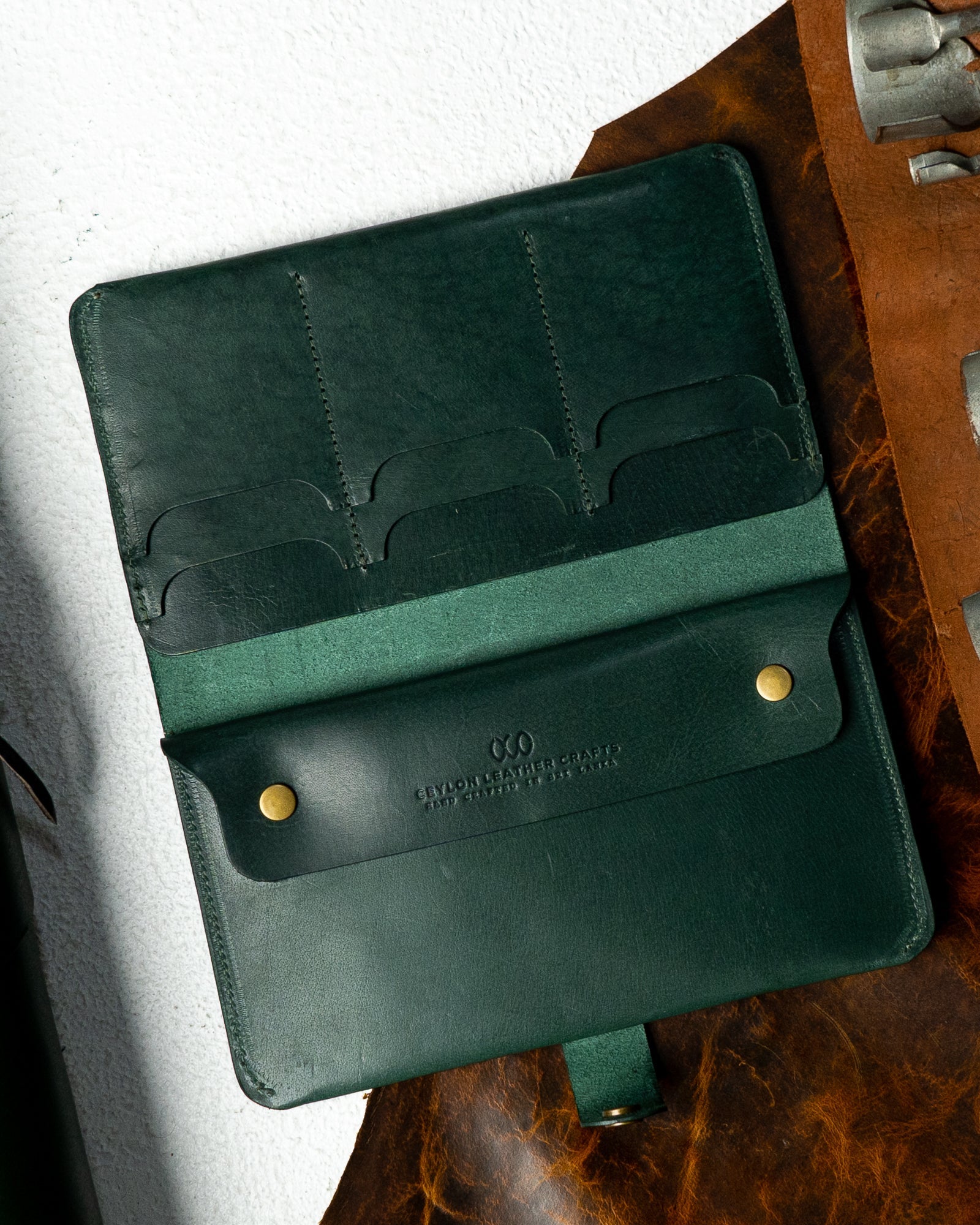 Aurora – Woody Green Leather Edition - Ceylon Leather Crafts