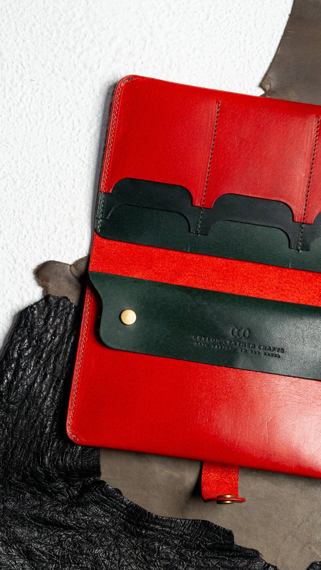 Aurora – Woody Red and Green - Ceylon Leather Crafts