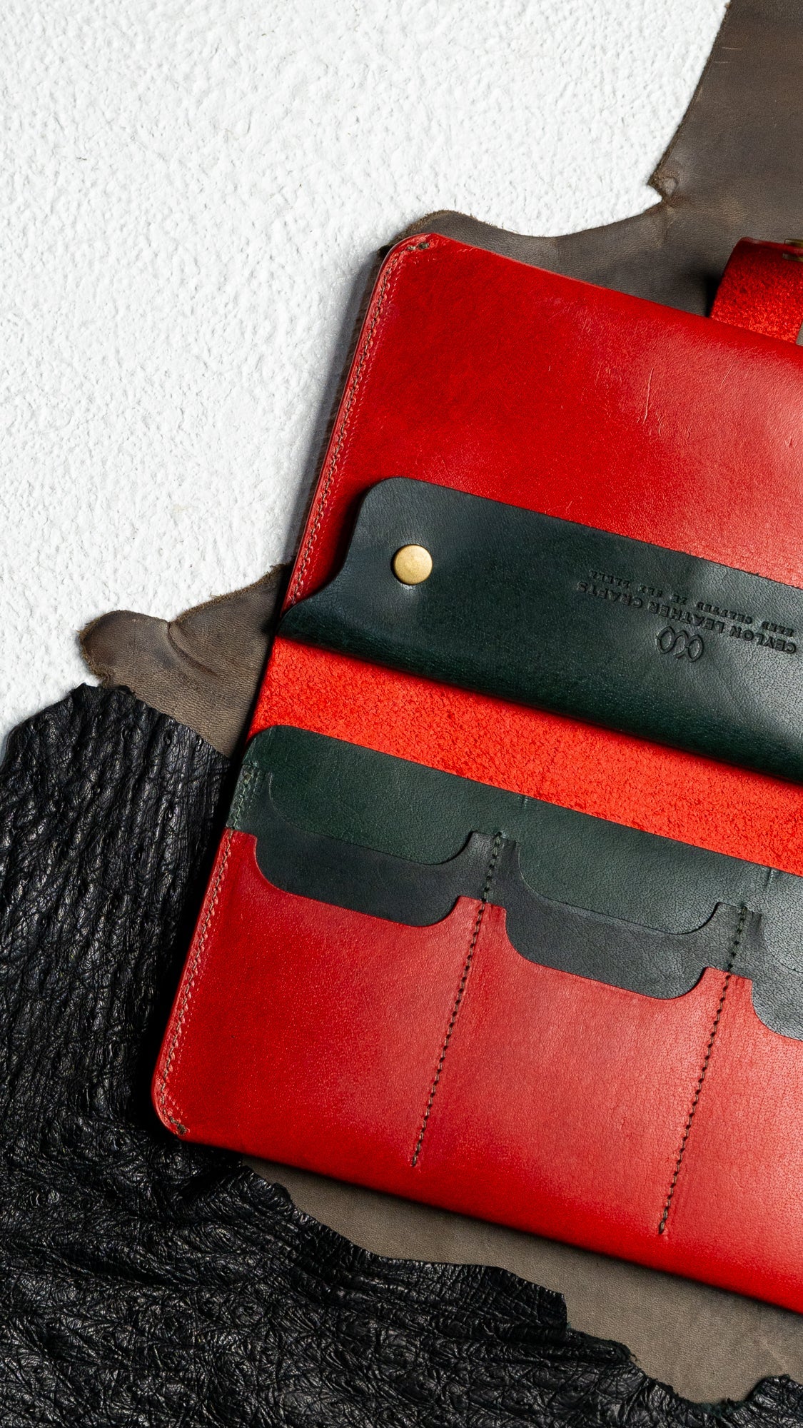 Aurora – Woody Red and Green - Ceylon Leather Crafts
