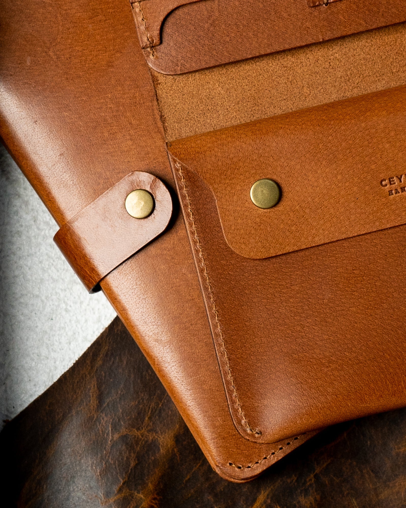 Aurora – Woody Tan Leather Edition - Ceylon Leather Crafts