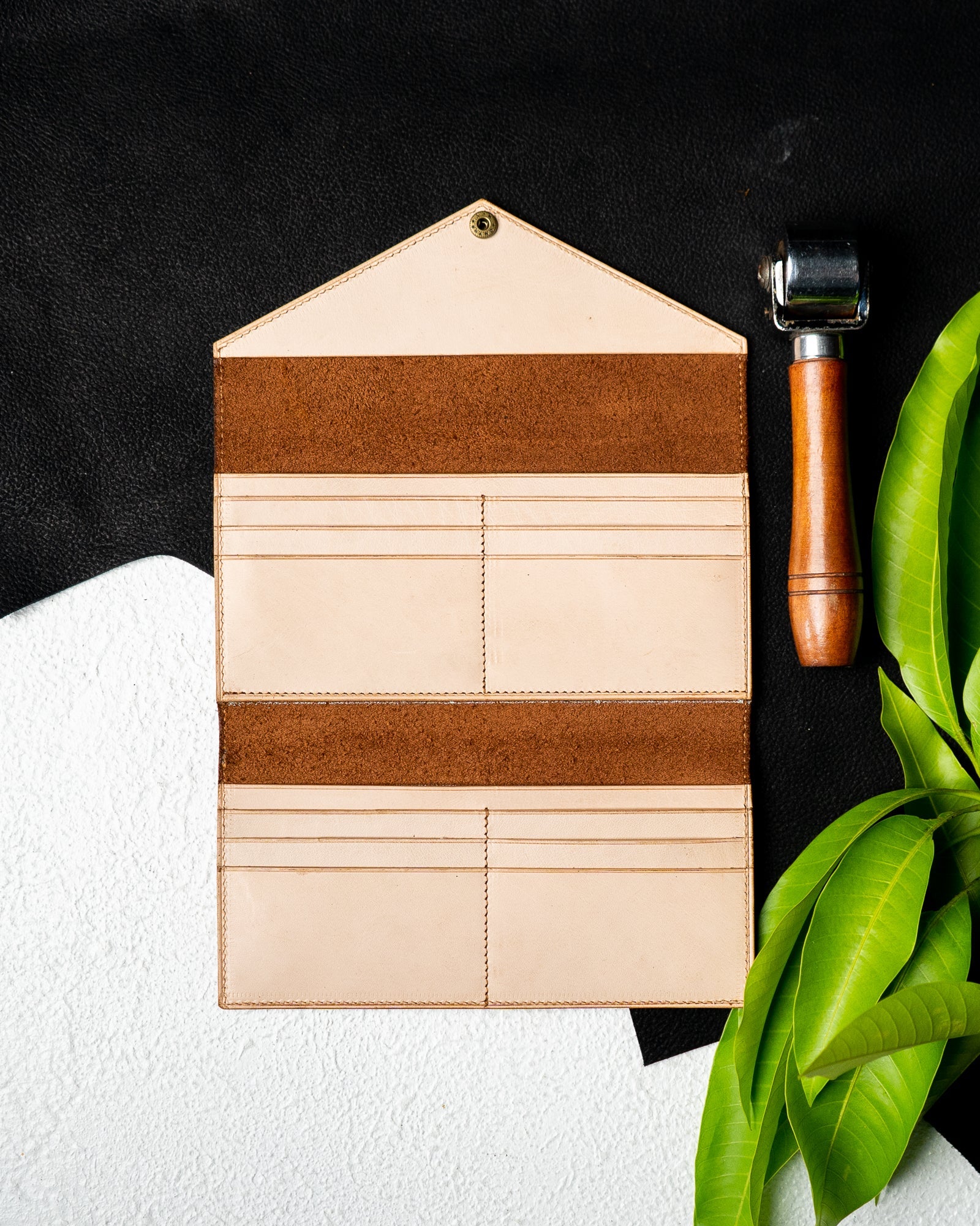 EZRA Wallet – Oil Pull - Up & Crust Calf Leather Edition - Ceylon Leather Crafts