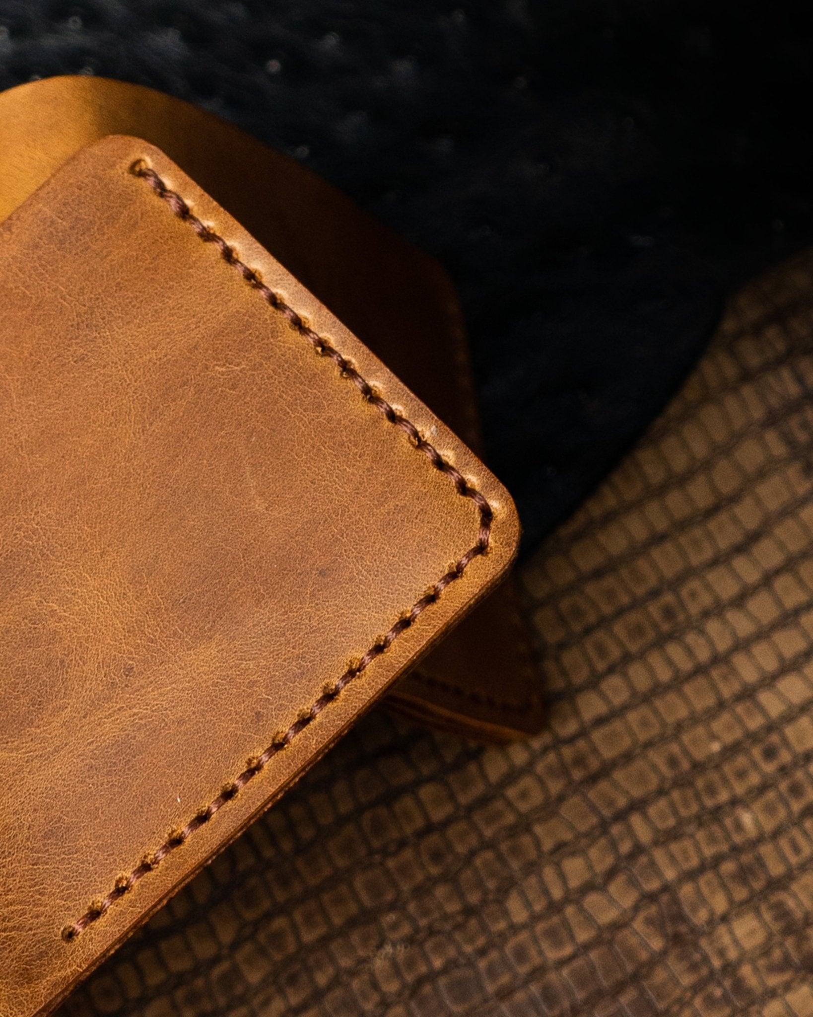 Hugo Wallet – Wax - Effect Tan Leather - Ceylon Leather Crafts