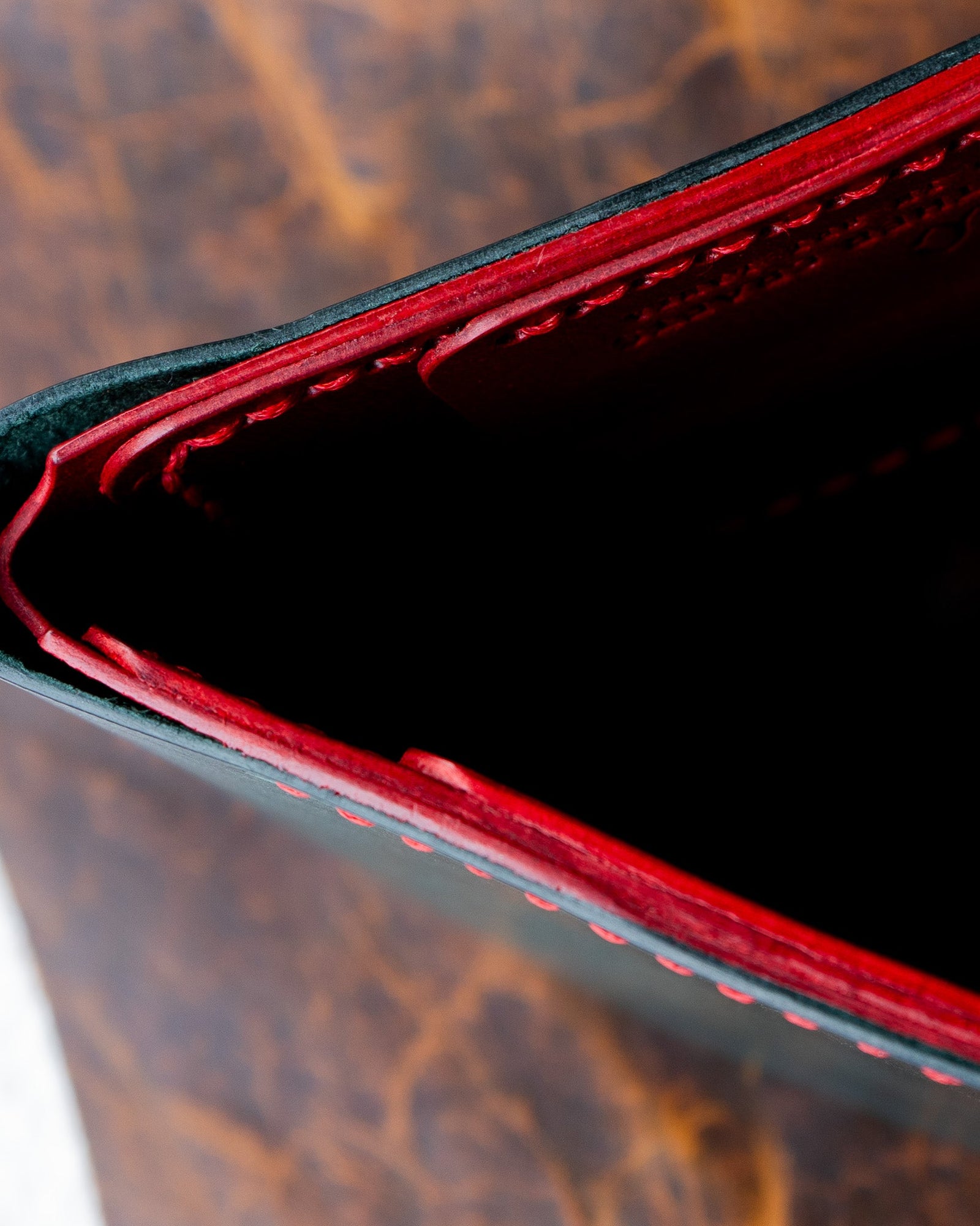 Hugo Wallet – Woody Green & Woody Red Buffalo Calf Leather - Ceylon Leather Crafts