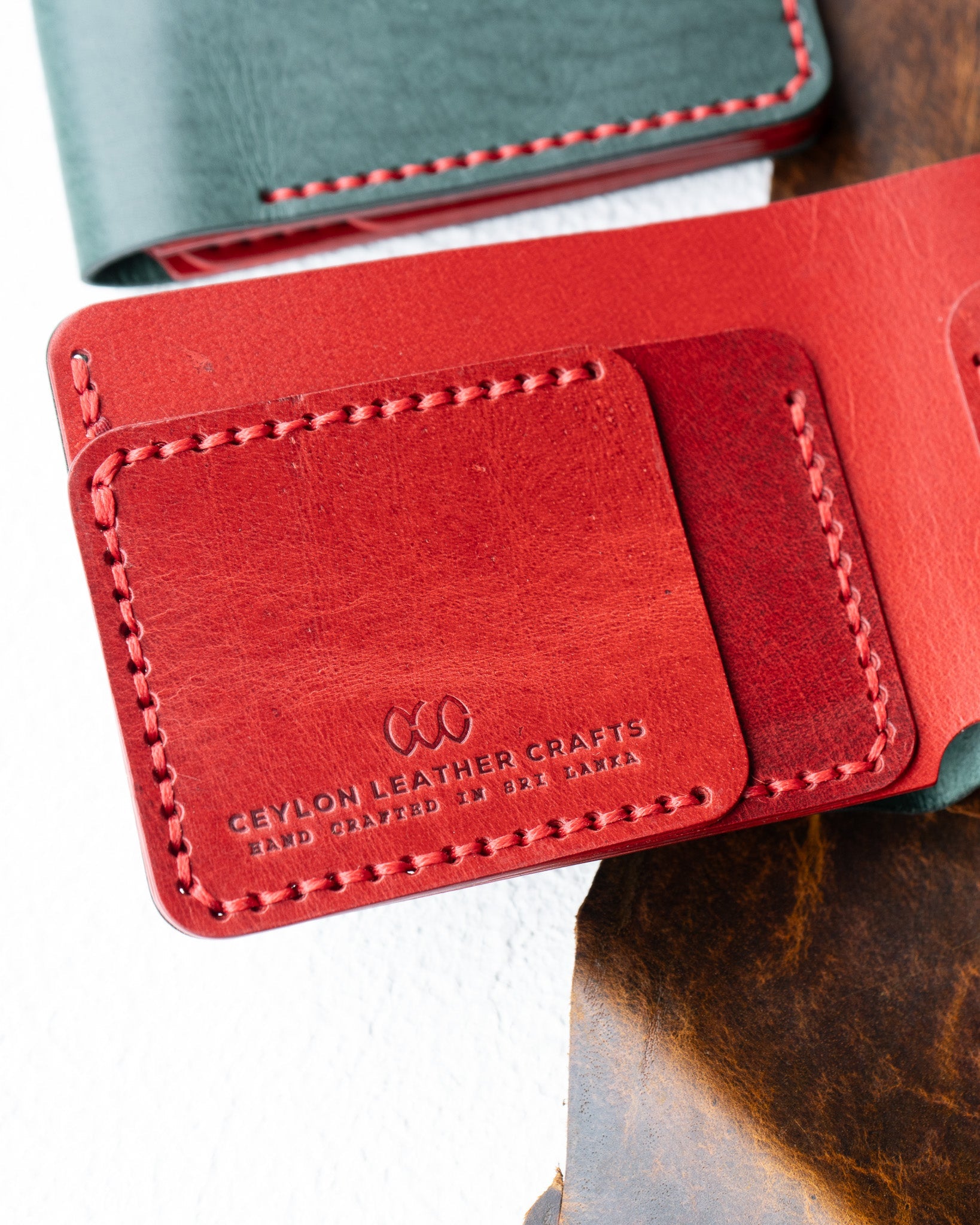 Hugo Wallet – Woody Green & Woody Red Buffalo Calf Leather - Ceylon Leather Crafts