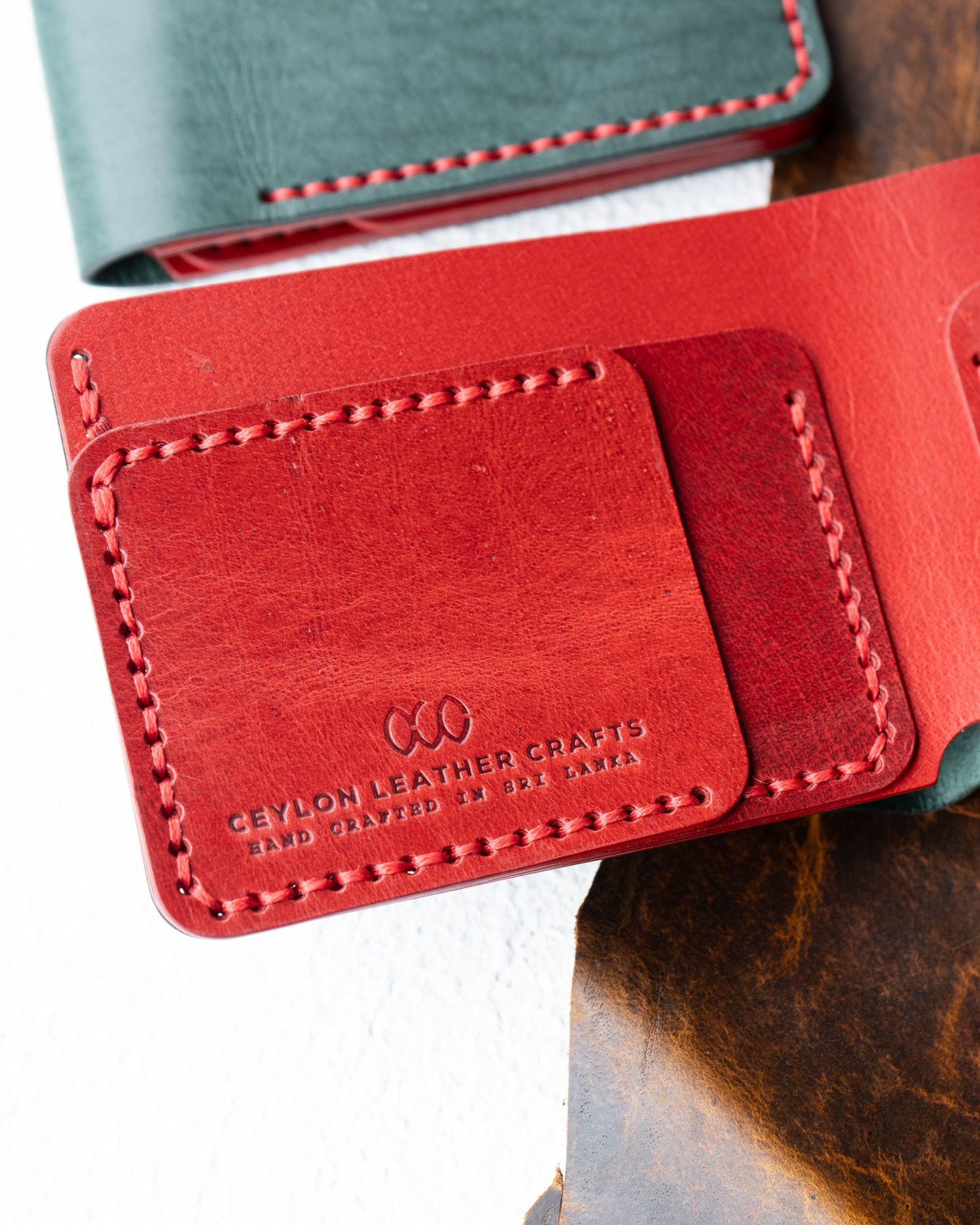 Hugo Wallet – Woody Green & Woody Red Buffalo Calf Leather - Ceylon Leather Crafts