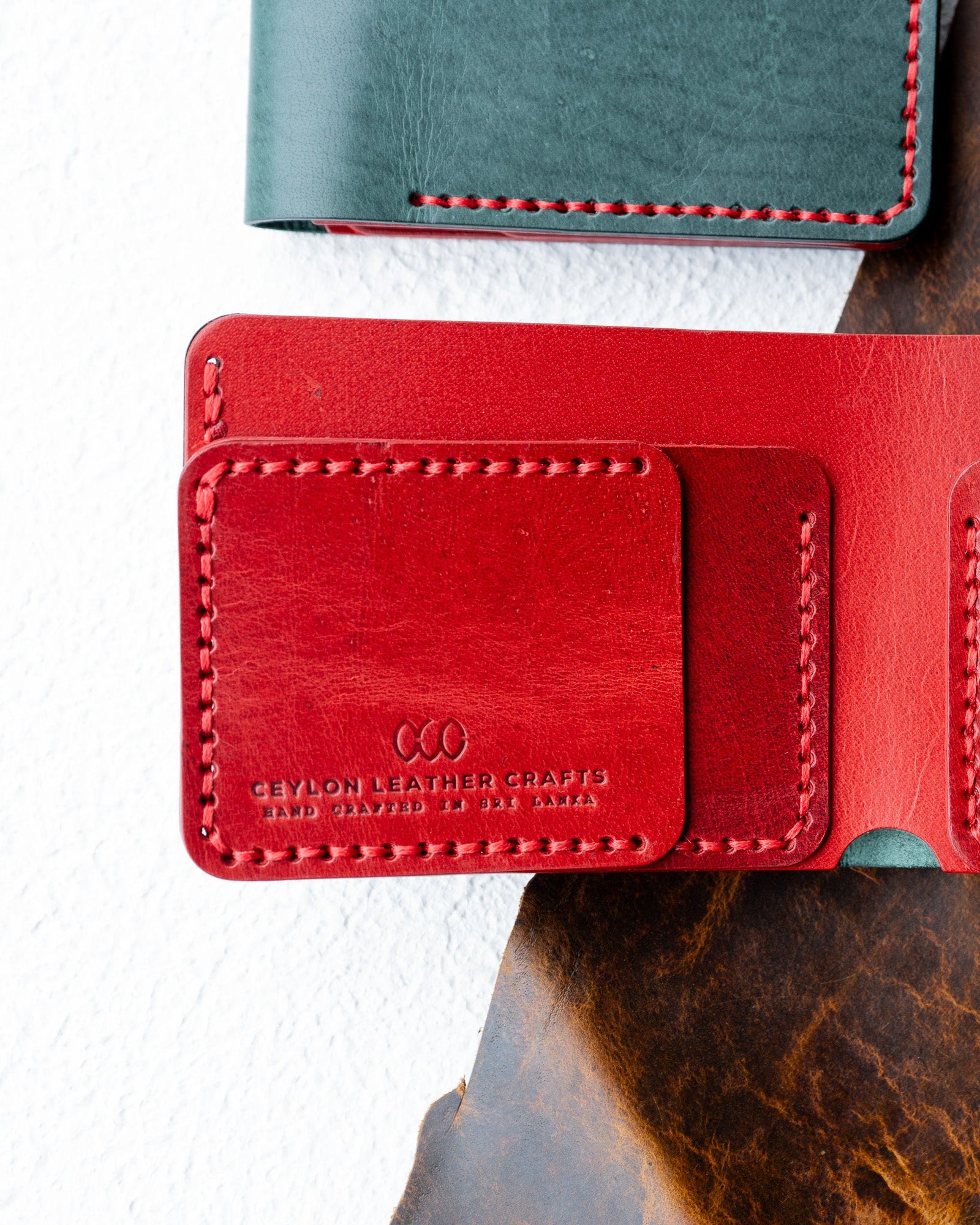 Hugo Wallet – Woody Green & Woody Red Buffalo Calf Leather - Ceylon Leather Crafts