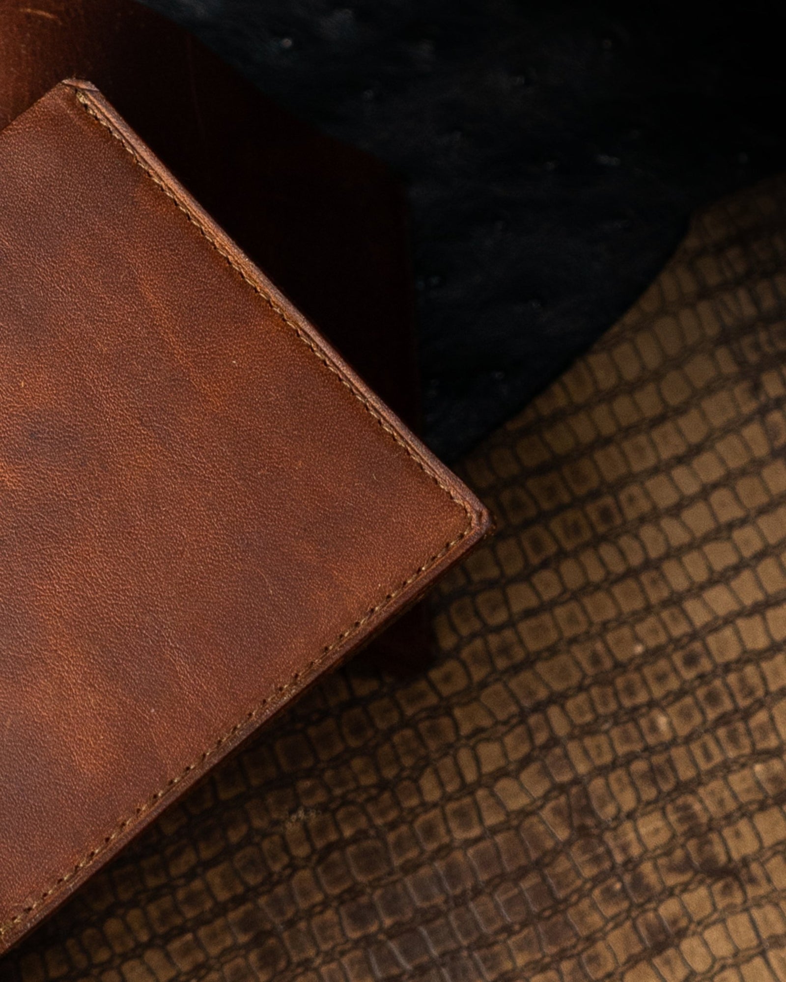 LEO Wallet – Ceylon Oil Pull - Up Leather Edition Dark tan - Ceylon Leather Crafts