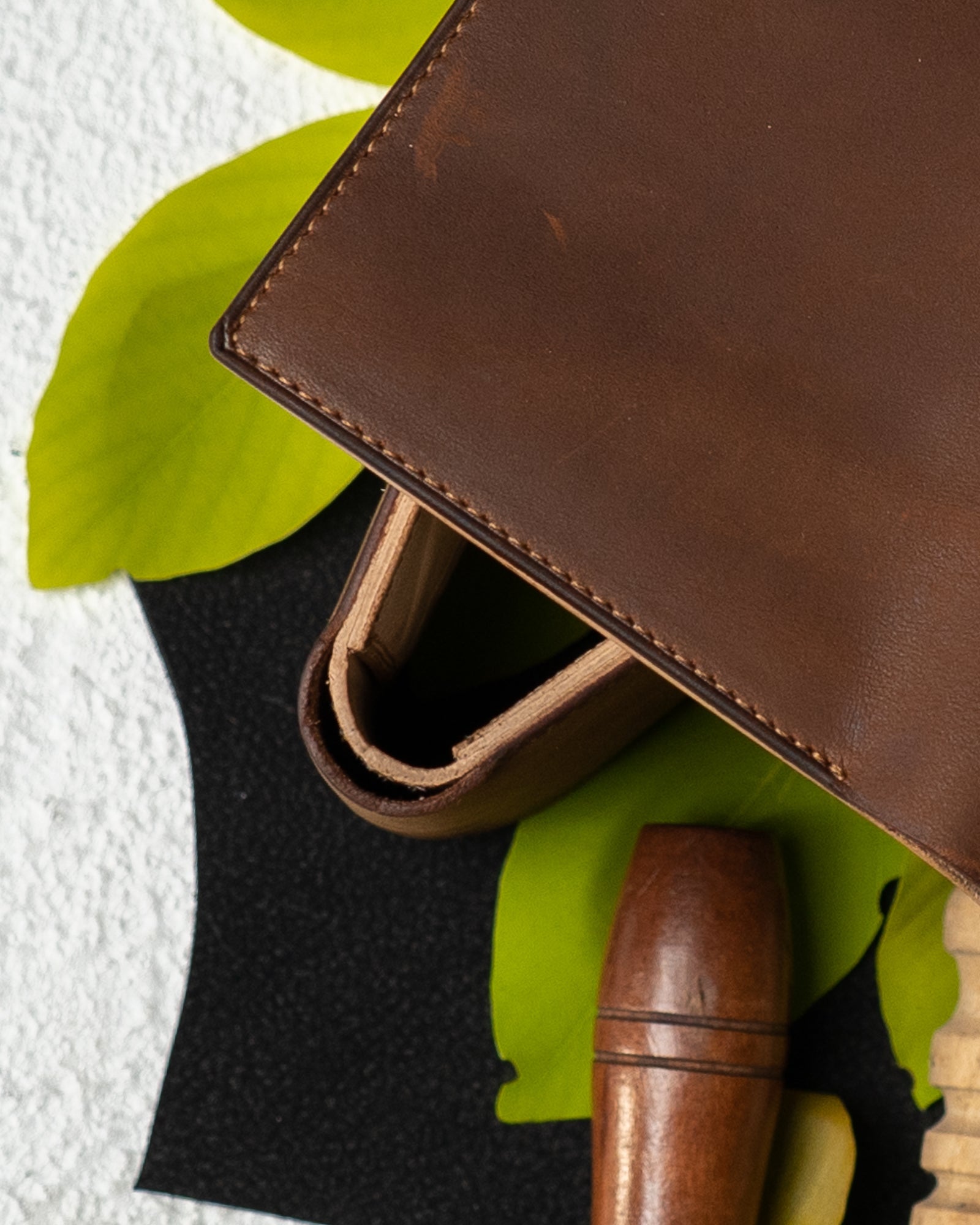 LEO Wallet – Oil Pull - Up & Crust Calf Leather Edition - Ceylon Leather Crafts