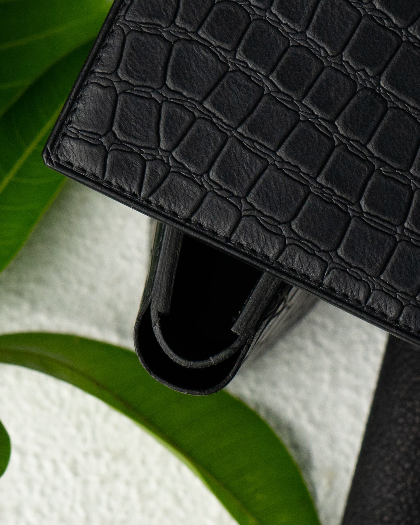 Levi Wallet – Black Oil Pull - Up Alligator Embossed Edition - Ceylon Leather Crafts