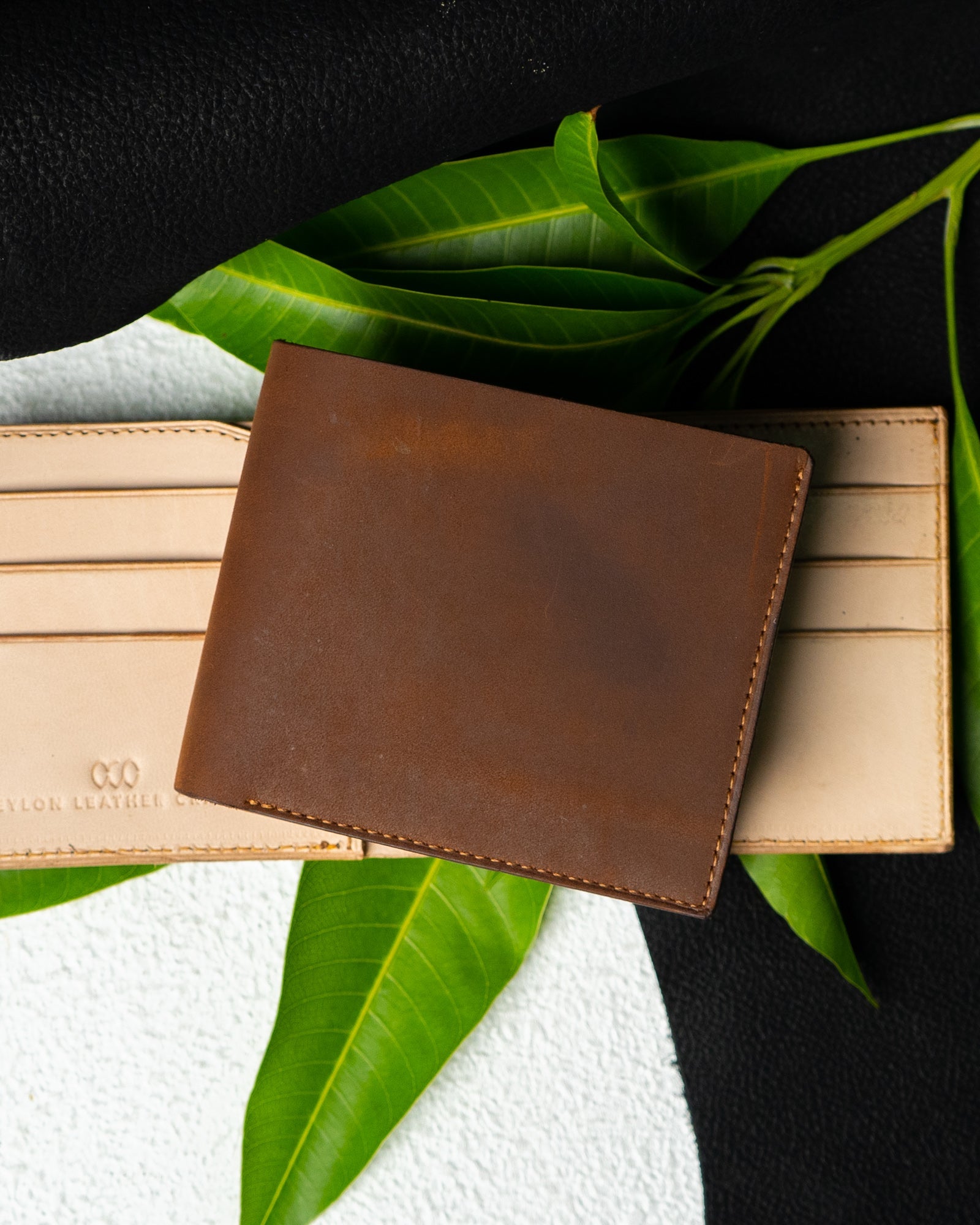 Levi Wallet – Oil Pull - Up & Calf Crust Leather Edition - Ceylon Leather Crafts