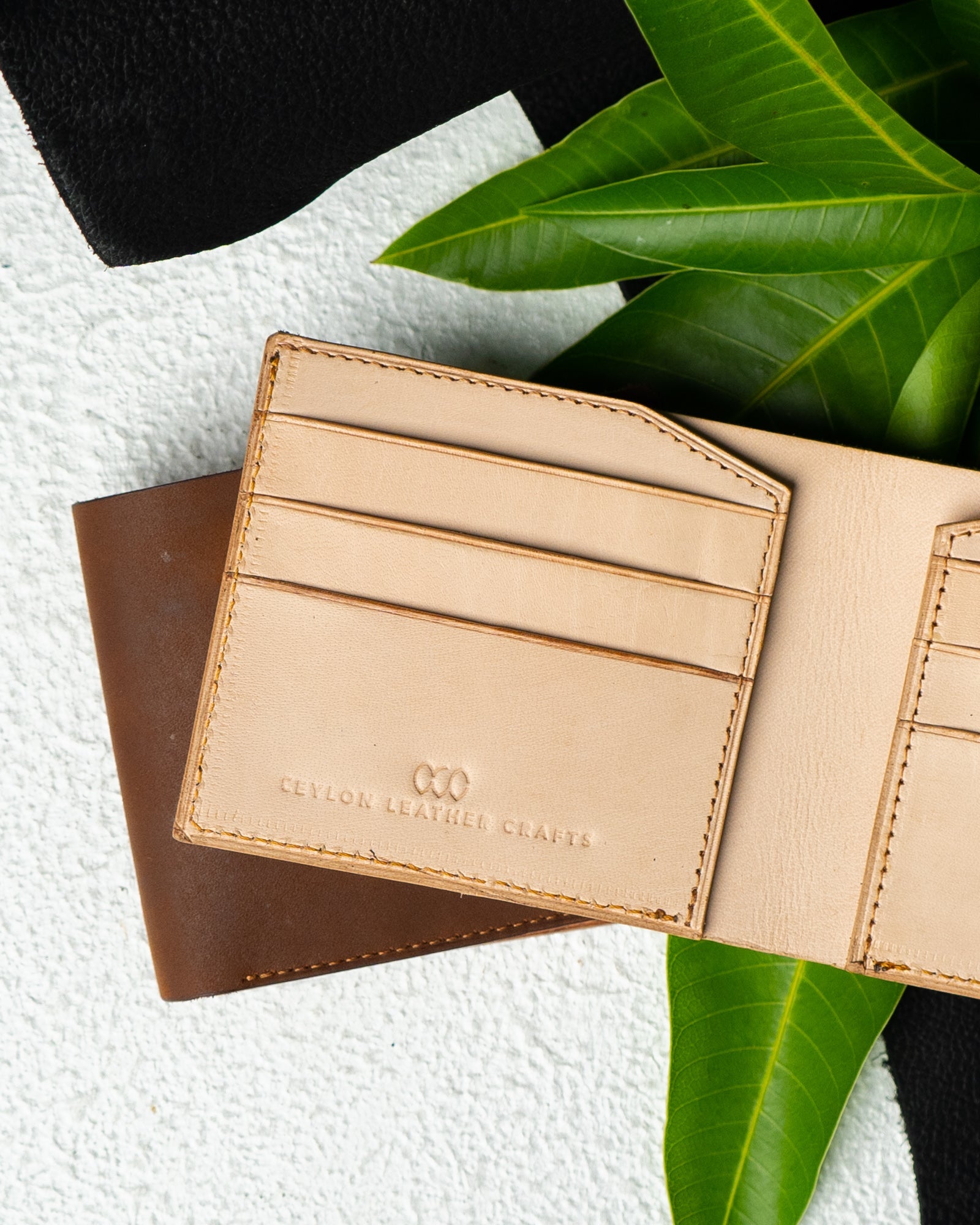 Levi Wallet – Oil Pull - Up & Calf Crust Leather Edition - Ceylon Leather Crafts