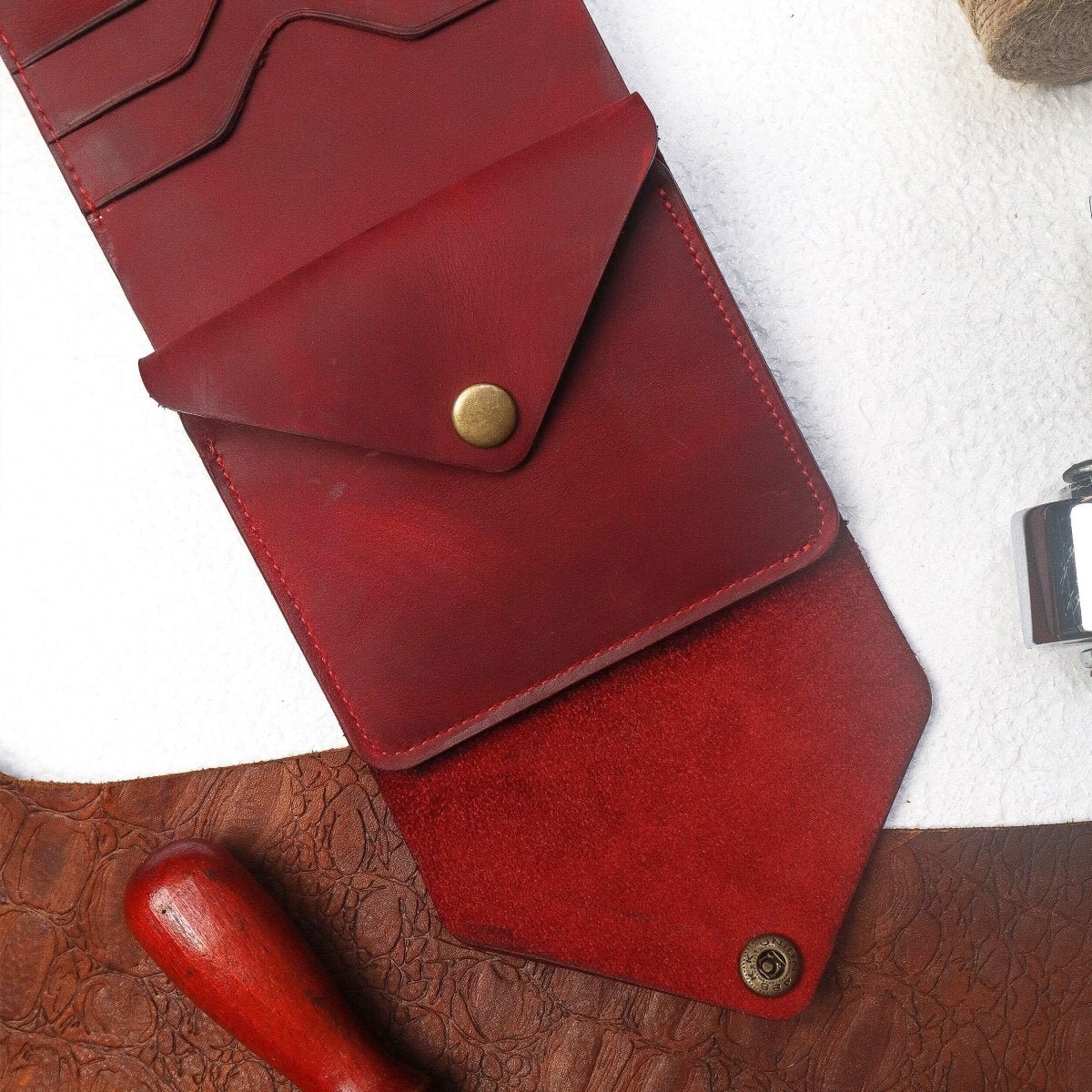 Iris - Red Crazy horse - Ceylon Leather Crafts